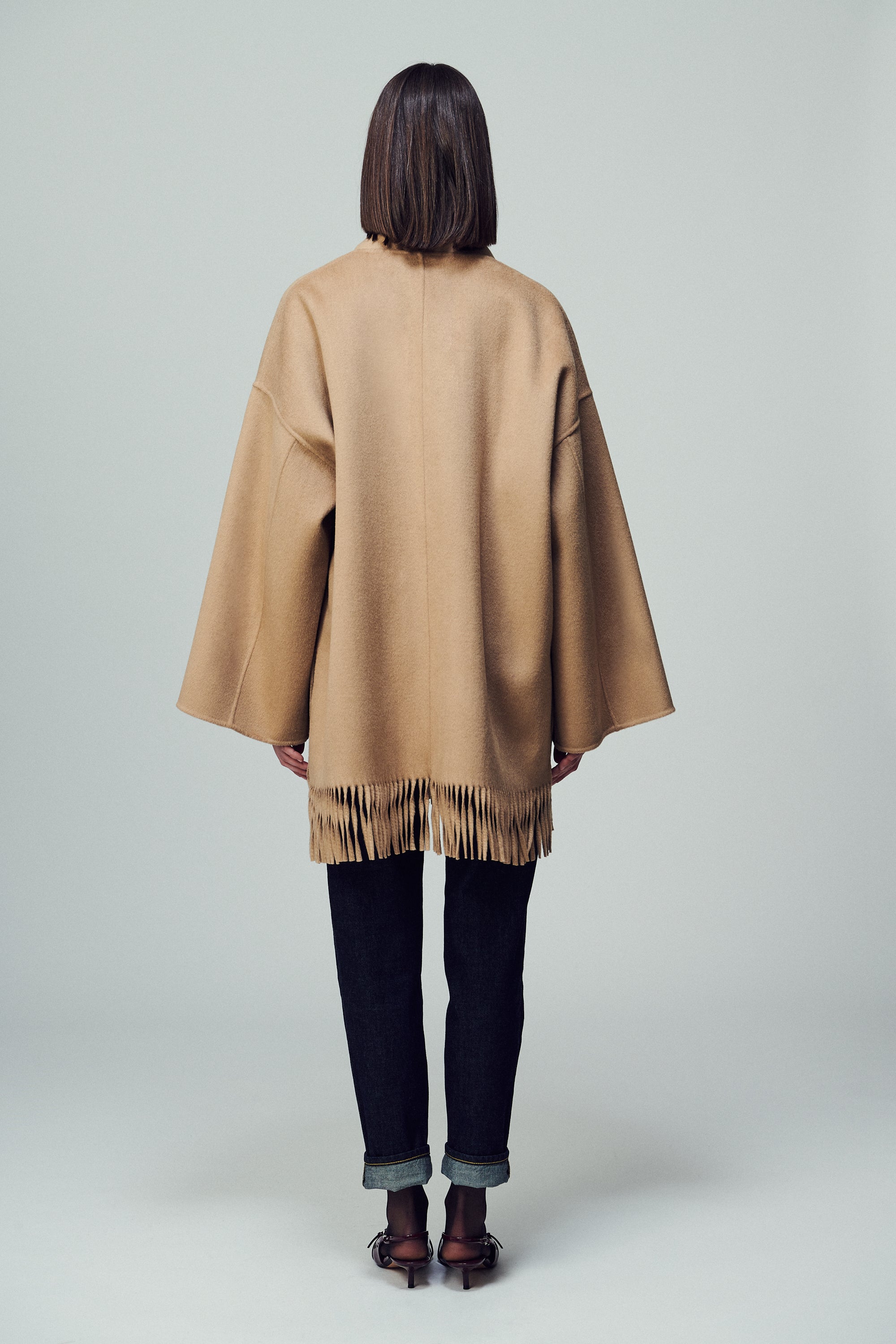 Lyon Fringed Cape Desert