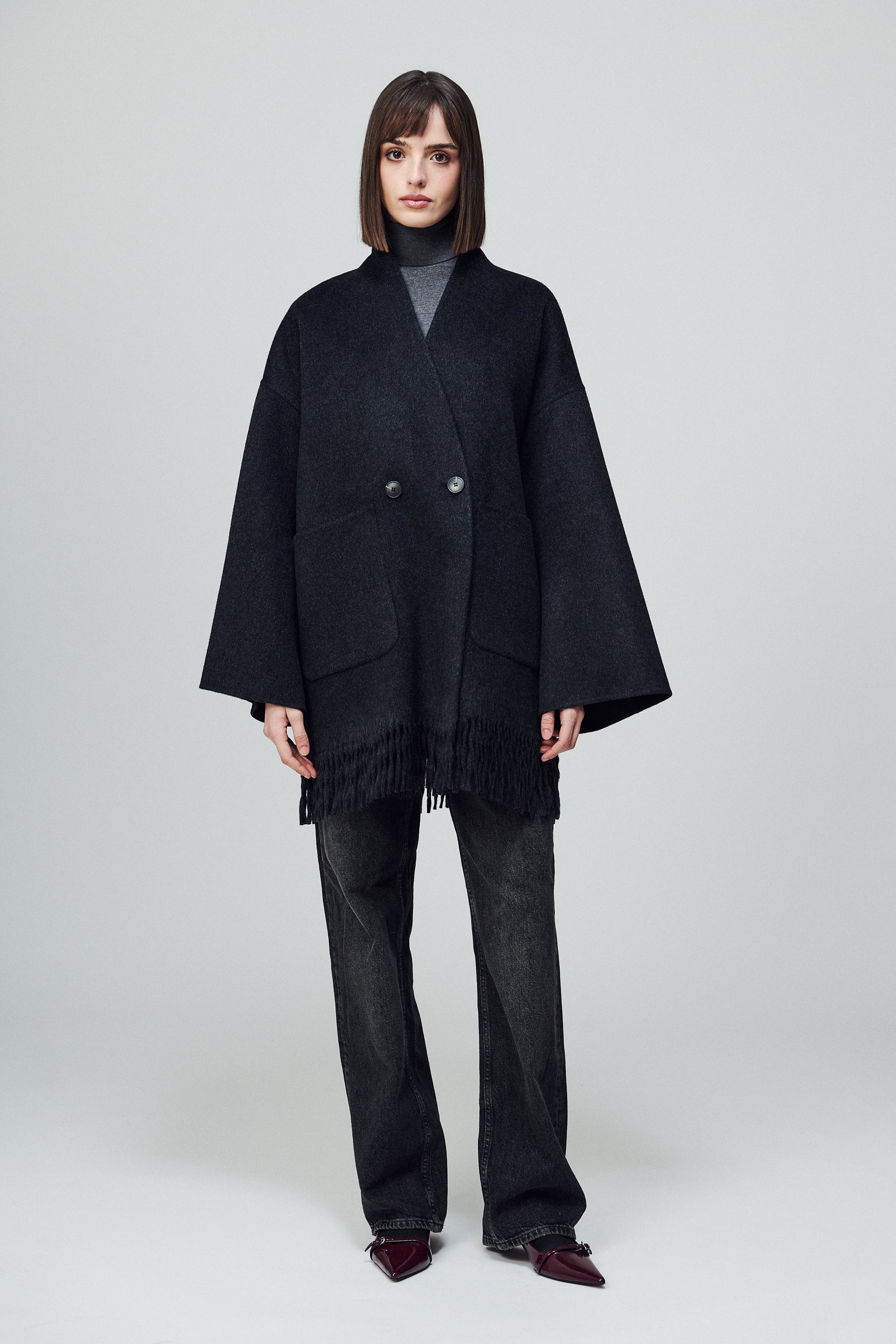Lyon Fringed Cape Smoke