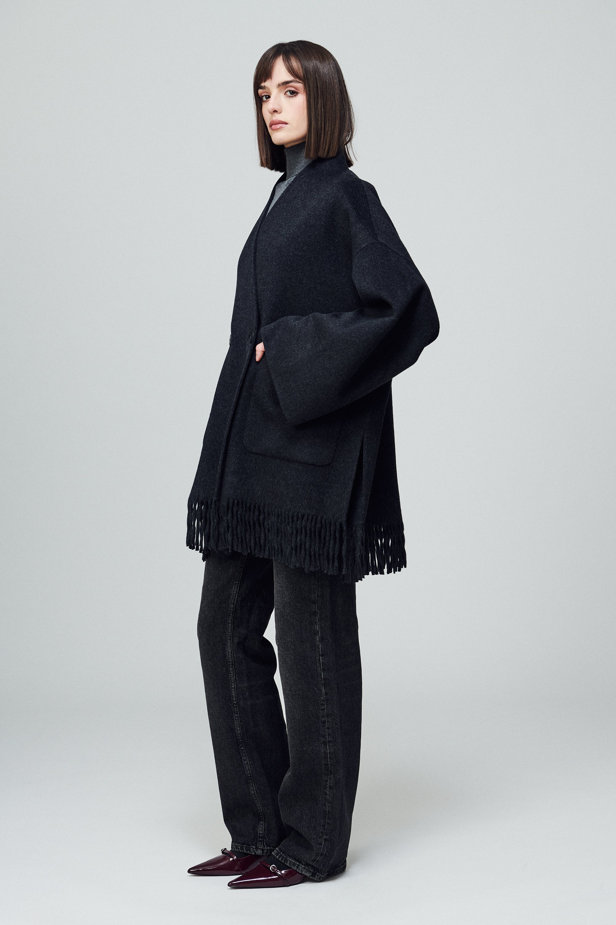 Lyon Fringed Cape Smoke