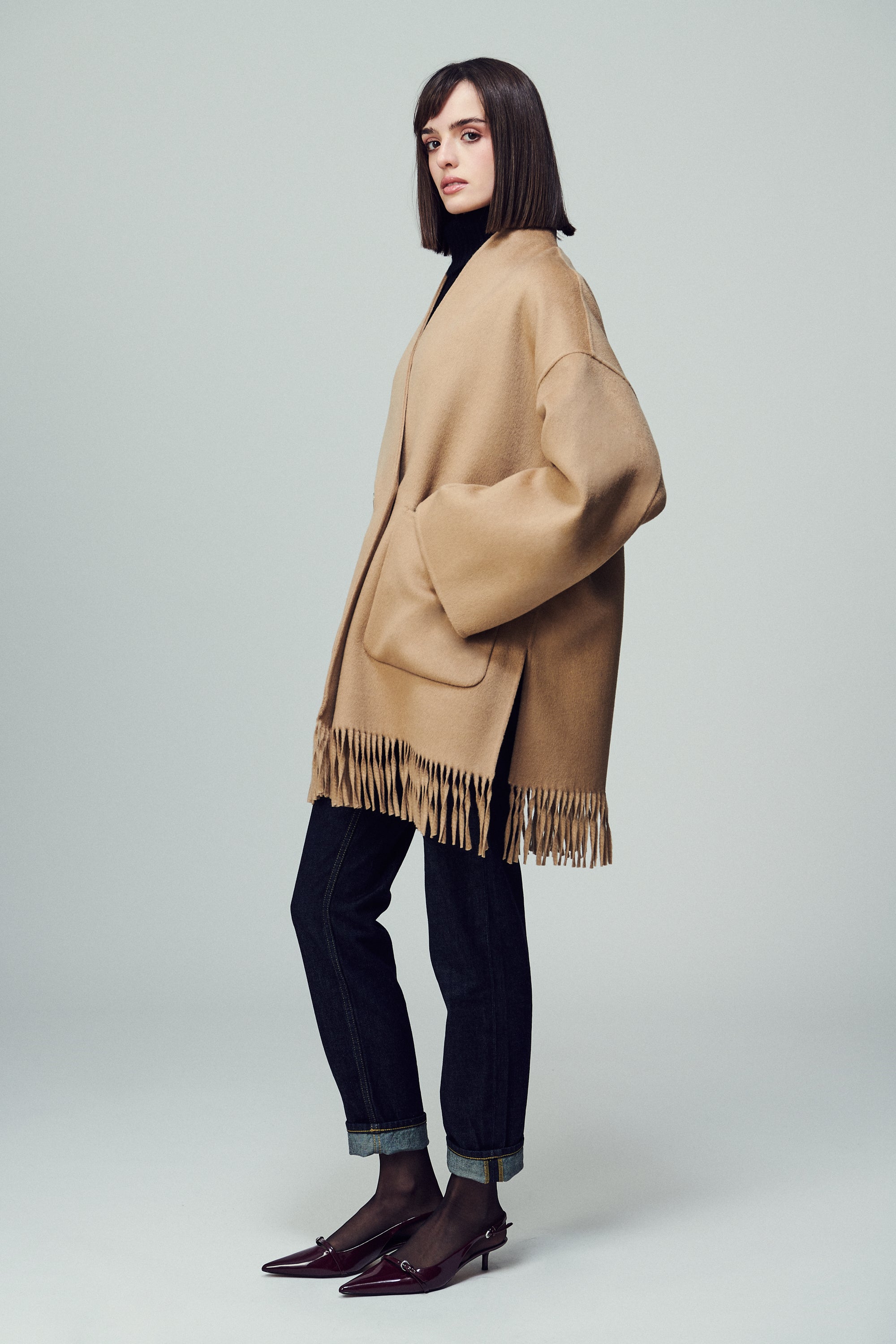 Lyon Fringed Cape  Desert